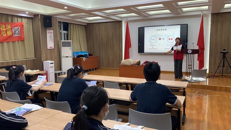 成人教育自学和报班哪个省钱